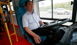 Cận cảnh xe buýt không người lái ở Trung Quốc