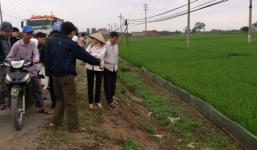 Người đàn ông chết bên đường với nhiều vết thương