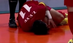 Video: Ngôi sao futsal Thái Lan triệt hạ cầu thủ Việt Nam