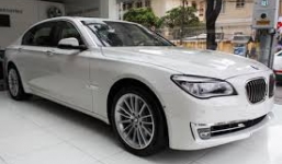 Ô tô hạng sang “cháy hàng” vì... sợ tăng thuế