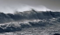 Bão Koppu giật cấp 17 tiến sát Biển Đông