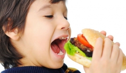 Ăn nhanh và những tác hại khôn lường đối với sức khỏe