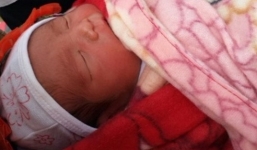 Thiếu nữ nhận là mẹ của bé trai bị bỏ rơi rồi biến mất