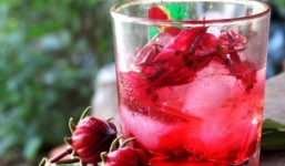 Cách ngâm hoa atiso đỏ (hibiscus) thơm ngon