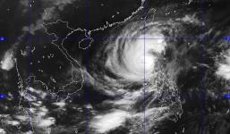 Diễn biến mới nhất về cơn bão Koppu giật cấp 17