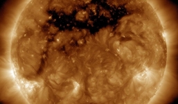 Xuất hiện lỗ hổng lớn gấp 50 lần Trái Đất trên Mặt Trời