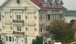 Facebook sao Việt: Lưu Thiên Hương tiết lộ là hàng xóm của Hà Tăng