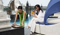 Cận cảnh cuộc sống 'vương giả' của mẹ chồng Hà Tăng