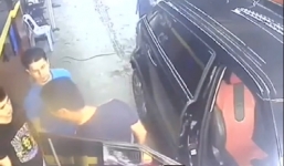 Video: Khách hàng tát liên tiếp nhân viên rửa xe gây phẫn nộ