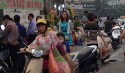 Giá hoa tươi đắt “cắt cổ”  trong ngày 20/10