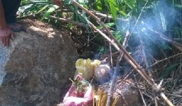 Đi trồng rừng, bất ngờ phát hiện bộ hài cốt lạ