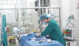 Hồi sức lưu động cứu sống thành công bé gái bị sốc thuốc