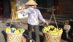 Thư gửi nữ sinh của bà mẹ bán hàng rong ngày 20/10