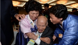 Đoàn tụ Hàn – Triều đẫm nước mắt sau hơn 60 năm