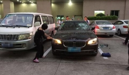 Vợ đập nát siêu xe 3,5 tỷ khi phát hiện chồng ngoại tình