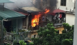 Hà Nội: Cháy lớn tại khu tập thể cũ ở phố Trần Quốc Toản 