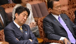 Những lãnh đạo, khách VIP khắp thế giới ngủ gật ngay chốn công cộng