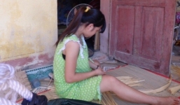 Vụ cán bộ xã khiến nữ sinh mang bầu: Không khởi kiện, đồng ý nhận bồi thường 35 triệu đồng