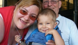 Chuyện tình vợ chồng lệch 36 tuổi luôn bị nhầm là 'bố, con'