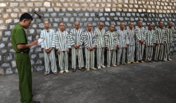 20 con bạc bỏ chạy tán loạn khi bị công an bắt quả tang