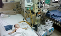 Vụ mẹ pha thuốc diệt cỏ vào sữa cho 2 con uống: Bé gái bị xơ phổi