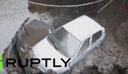 Hố tử thần khổng lồ nuốt gọn xe hơi ở Italy