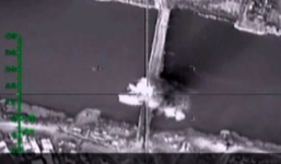 Video: Không quân Nga đánh sập cầu tiếp tế của IS