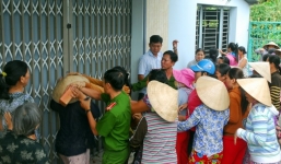 Nghi vỡ hụi 14 tỷ, 200 người tập trung phá nhà đòi nợ