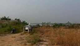 Hoảng hồn thấy thi thể có nhiều vết thương nổi trên sông Hồng