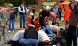 Video: Hiện trường 'xe điên' đâm gần 50 người thương vong tại Mỹ