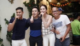 Ngọc Trinh nhắng nhít hát 'Búp bê không tình yêu'