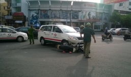 Một phụ nữ bị xe taxi hất văng, bất tỉnh tại chỗ