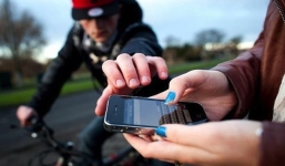 Kỹ năng xử lý tình huống khi bị giật điện thoại ngoài đường