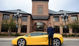 Chàng sinh viên 20 tuổi sở hữu siêu xe Lamborghini