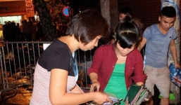 Cháy nhà phố Hàng Mã: Chủ nhà hốt hoảng đào bới để tìm két sắt và sổ nợ