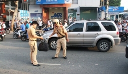 Tai nạn giao thông ở TP HCM, người đàn ông bị kéo lê hơn 10m