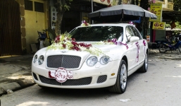 Cận cảnh dàn xe rước dâu siêu sang chục tỷ ở Thái Nguyên