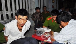 Bảo vệ dân phố đi đưa ma túy đá cho vũ trường