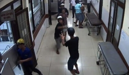 Bảo vệ và người nhà bệnh nhân đánh nhau, gây náo loạn bệnh viện