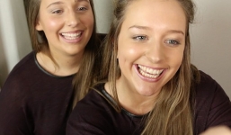 Bất ngờ với “cặp sinh đôi” khác bố mẹ