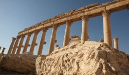 IS trói tù nhân vào cột đá, dùng thuốc nổ để hành quyết