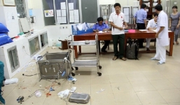 Nhóm côn đồ vào tận phòng cấp cứu chém người