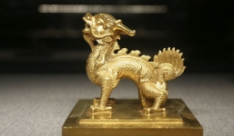 Chiêm ngưỡng Linh vật Việt bằng vàng ròng, ngọc quý