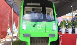 Dân chê tàu mẫu đường sắt trên cao xấu như xe khách