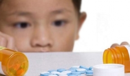 Hà Nội: Mẹ hoang tưởng bắt con uống 30 viên thuốc thần kinh