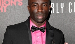 Người mẫu nam nhảy cầu tự tử