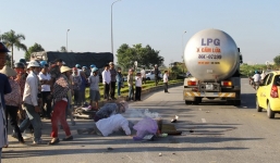 Tai nạn giao thông, chồng khóc ngất bên thi thể vợ