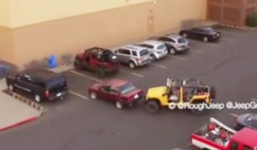 Bị chiếm chỗ đỗ, xe địa hình thể hiện lợi thế