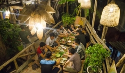 Quán ăn trong ngõ thu 40 tỷ/ năm, bán xôi mua nhà bạc tỷ