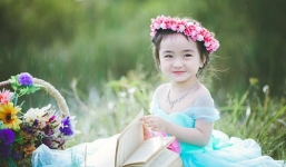 Bé gái 3 tuổi xinh như thiên thần đốn tim dân mạng